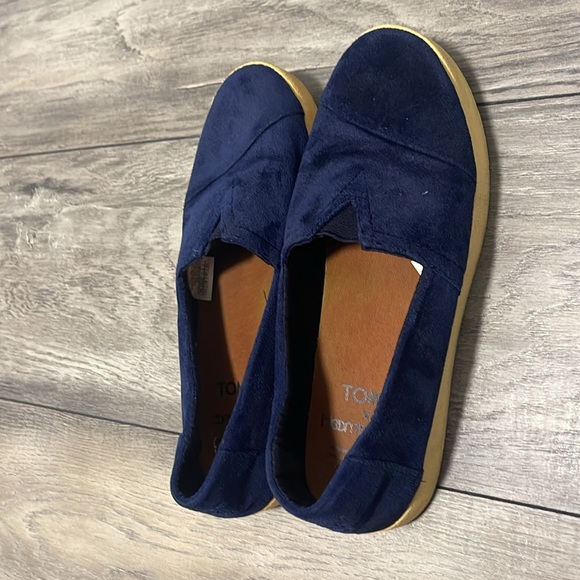 Toms shoes women size 7, cute, comfortable, great condition - Picture 3 of 3